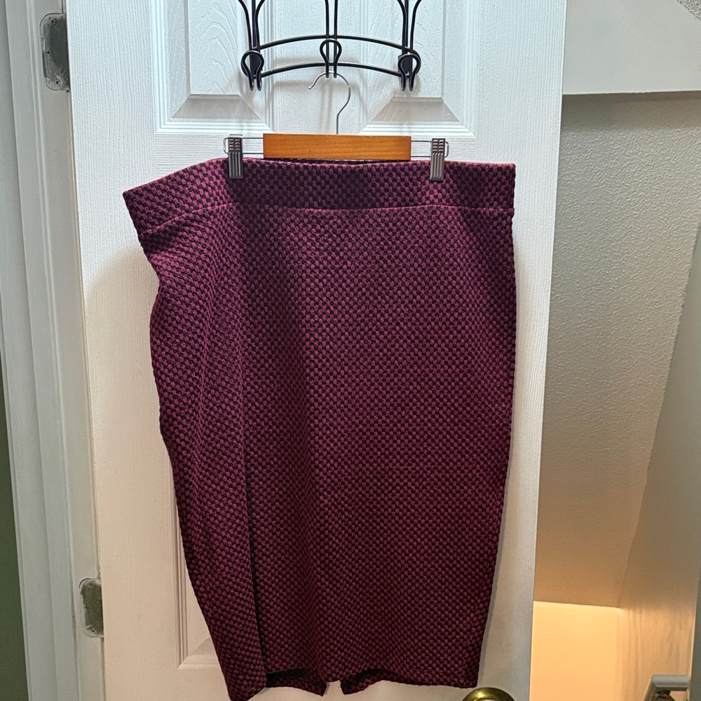 Torrid Burgundy and Black Pencil Skirt
